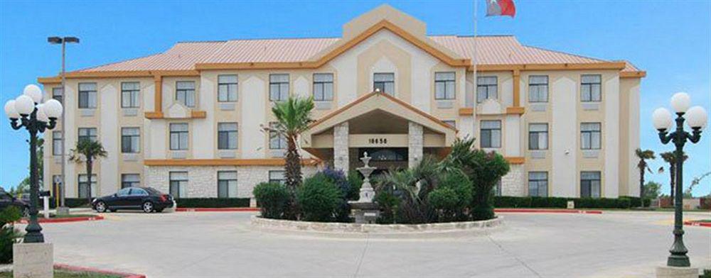 فندق أجنحة كواليتي إن بودا المظهر الخارجي الصورة
